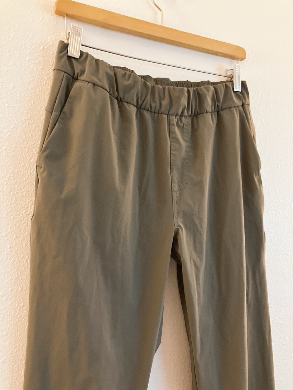 Vuori Miles Tech Ankle Elastic-Waist Pants in Pistachio Green Mid-Rise Medium - Picture 6 of 14